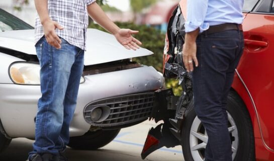 Verkehrsunfall – Einräumen der Unfallverursachung und Beweiswert der Schadensmeldung